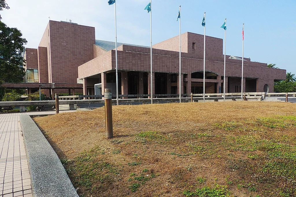 https://mdw-travel-data-us-east-1.s3.amazonaws.com/img/country/Taiwan/Kaohsiung-Museum-of-Fine-Arts/img_03.jpg