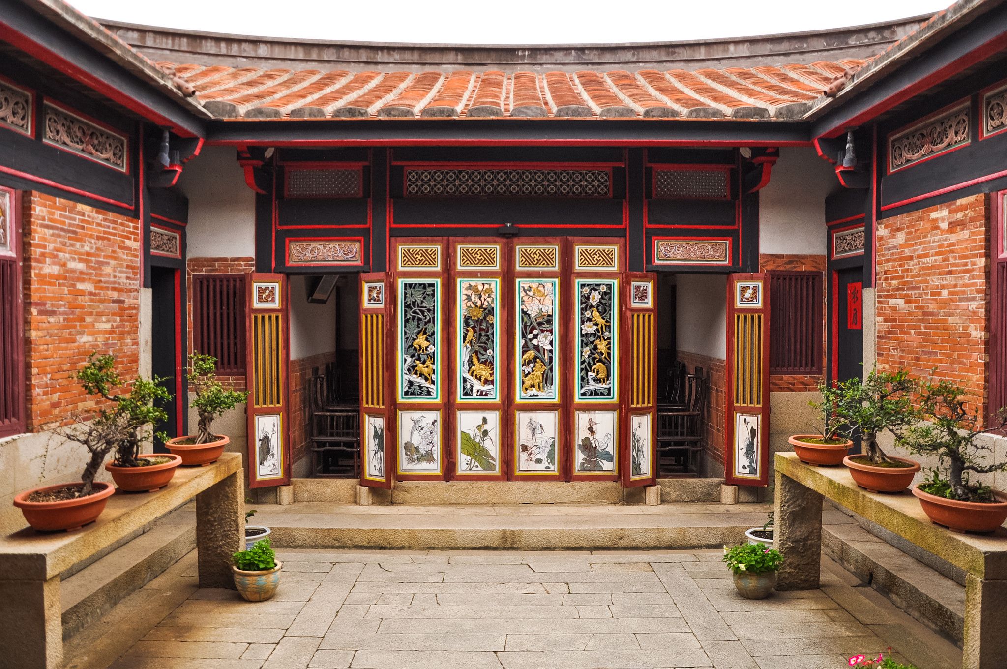 https://mdw-travel-data-us-east-1.s3.amazonaws.com/img/country/Taiwan/Kinmen-Folk-Culture-Village/img_00.jpg