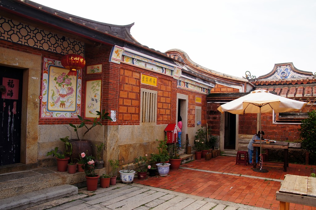 https://mdw-travel-data-us-east-1.s3.amazonaws.com/img/country/Taiwan/Kinmen-Folk-Culture-Village/img_01.jpg
