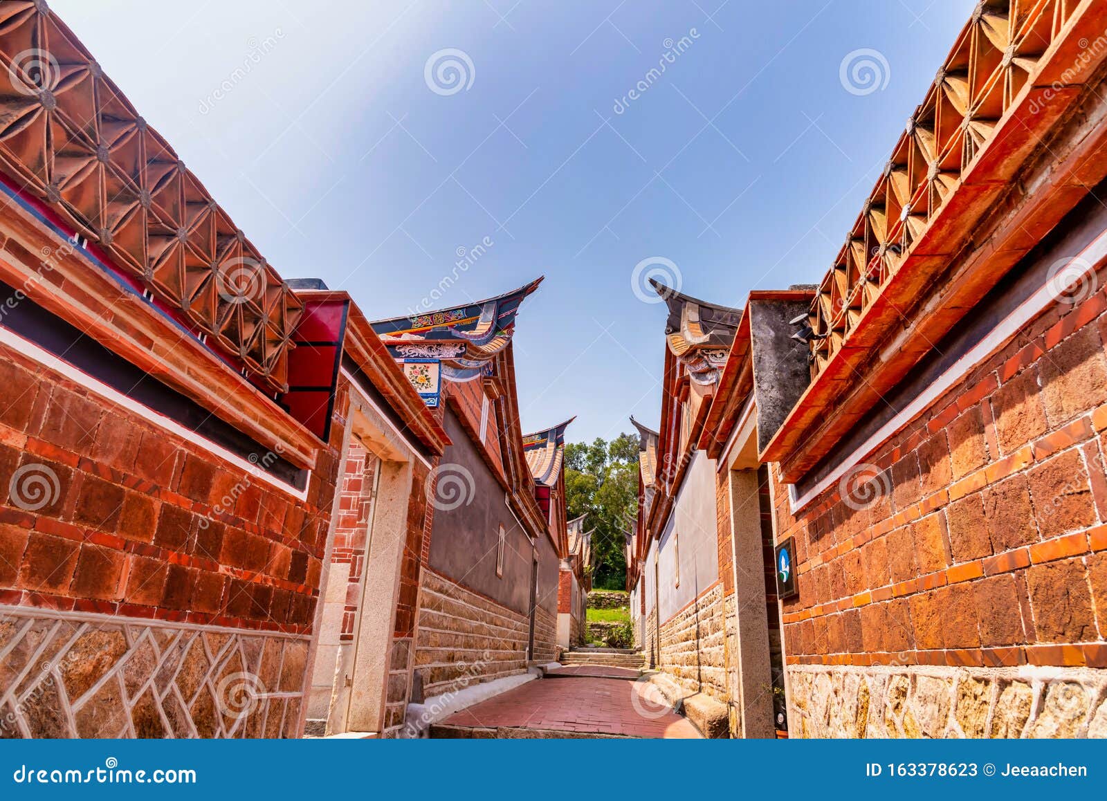 https://mdw-travel-data-us-east-1.s3.amazonaws.com/img/country/Taiwan/Kinmen-Folk-Culture-Village/img_02.jpg