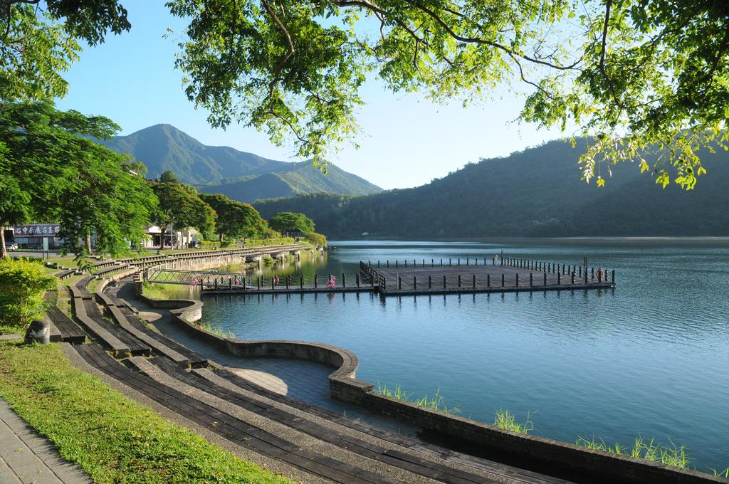 https://mdw-travel-data-us-east-1.s3.amazonaws.com/img/country/Taiwan/Liyu-Lake/img_01.jpg