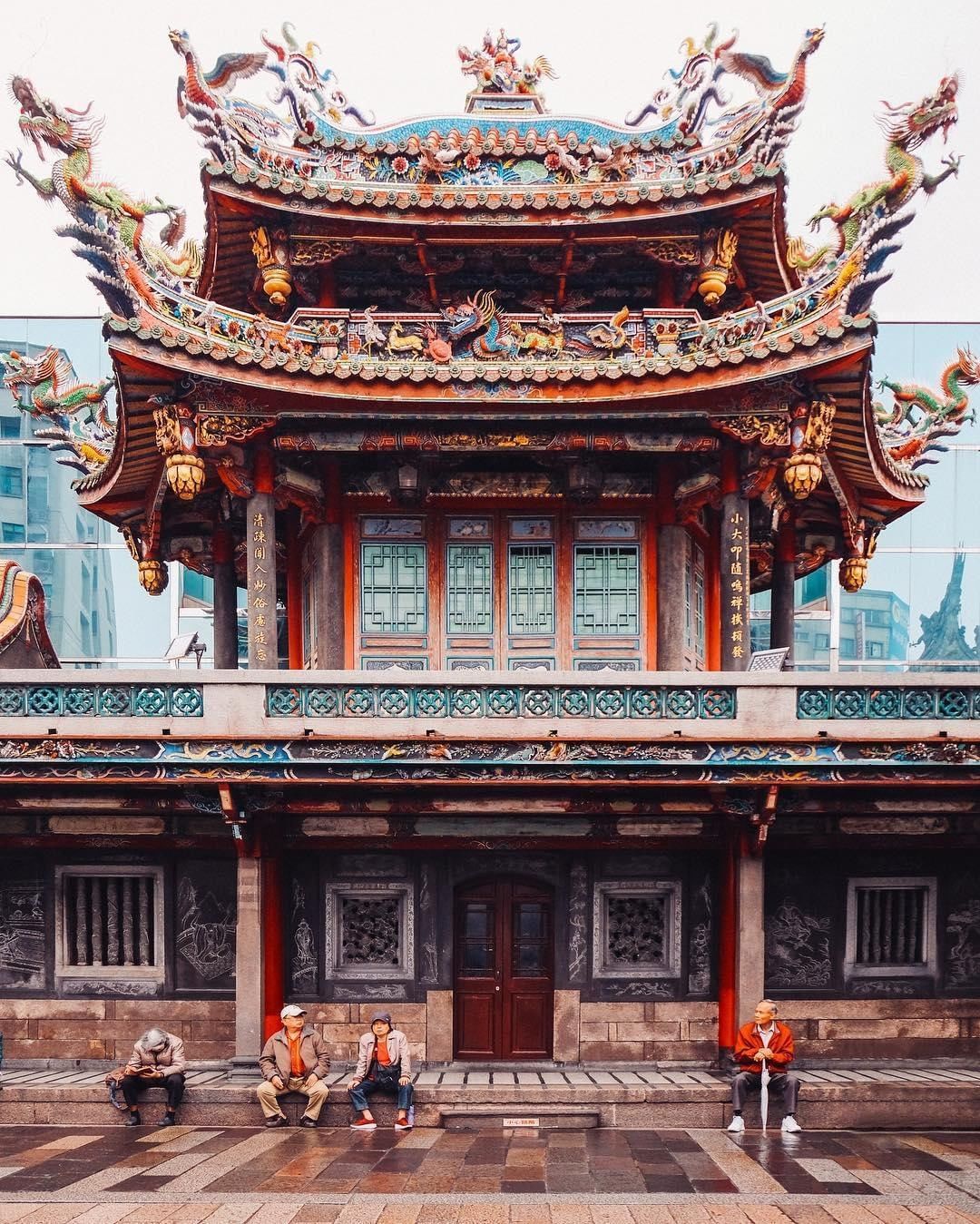 https://mdw-travel-data-us-east-1.s3.amazonaws.com/img/country/Taiwan/Longshan-Temple/img_01.jpg