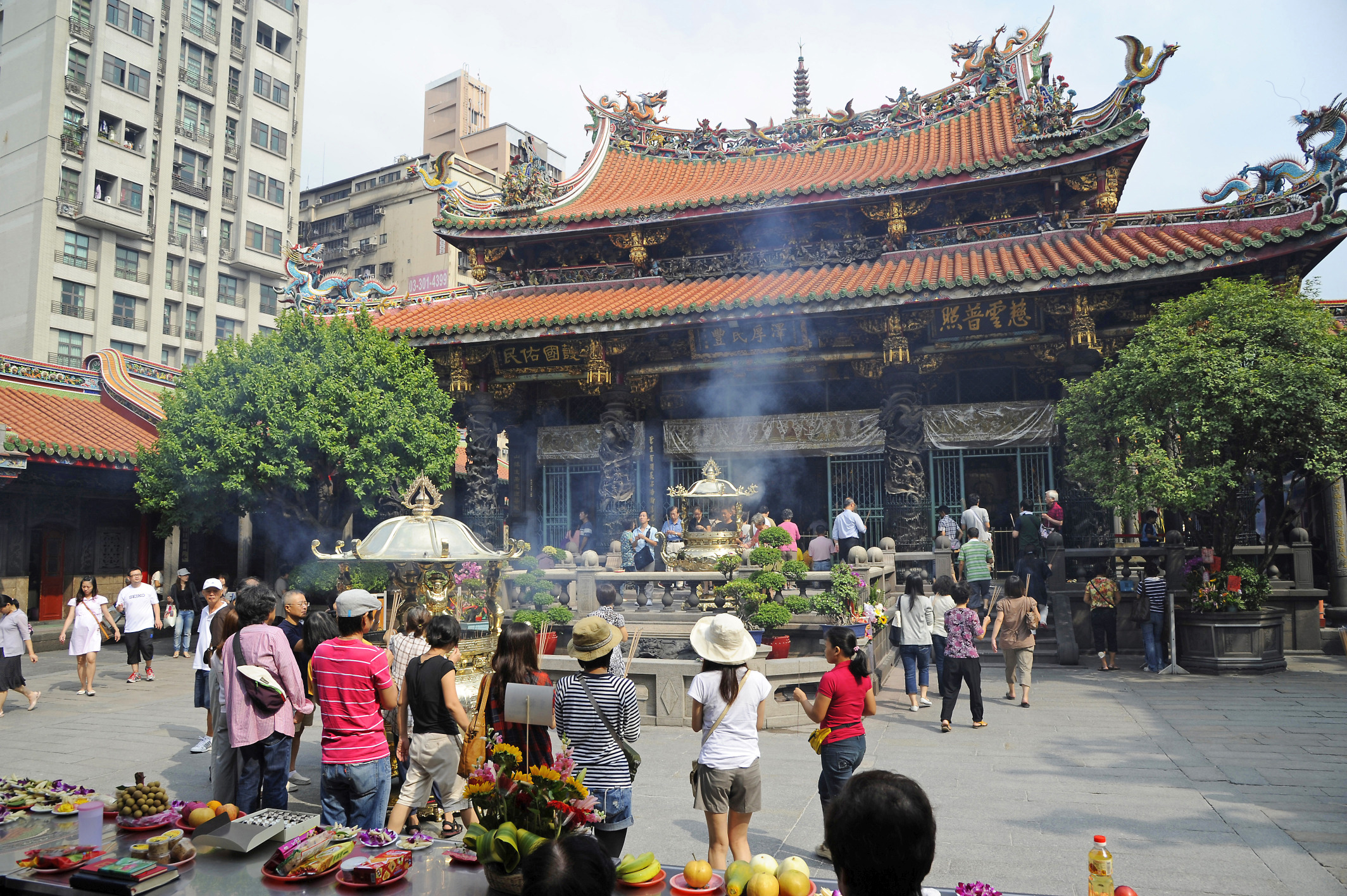 https://mdw-travel-data-us-east-1.s3.amazonaws.com/img/country/Taiwan/Longshan-Temple/img_02.jpg