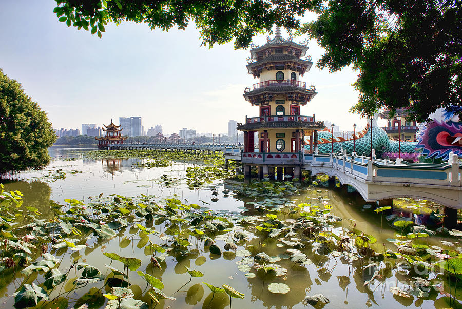 https://mdw-travel-data-us-east-1.s3.amazonaws.com/img/country/Taiwan/Lotus-Lake/img_00.jpg