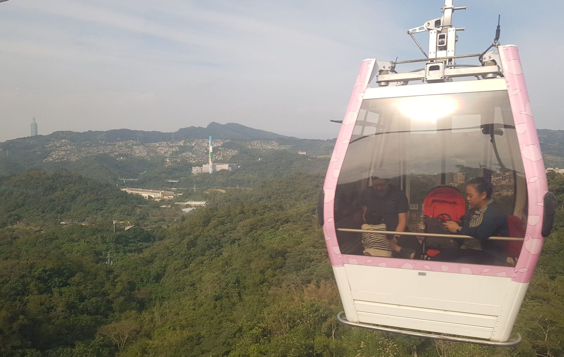 https://mdw-travel-data-us-east-1.s3.amazonaws.com/img/country/Taiwan/Maokong-Gondola/img_03.jpg