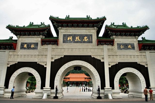 https://mdw-travel-data-us-east-1.s3.amazonaws.com/img/country/Taiwan/Martyrs-Shrine/img_02.jpg