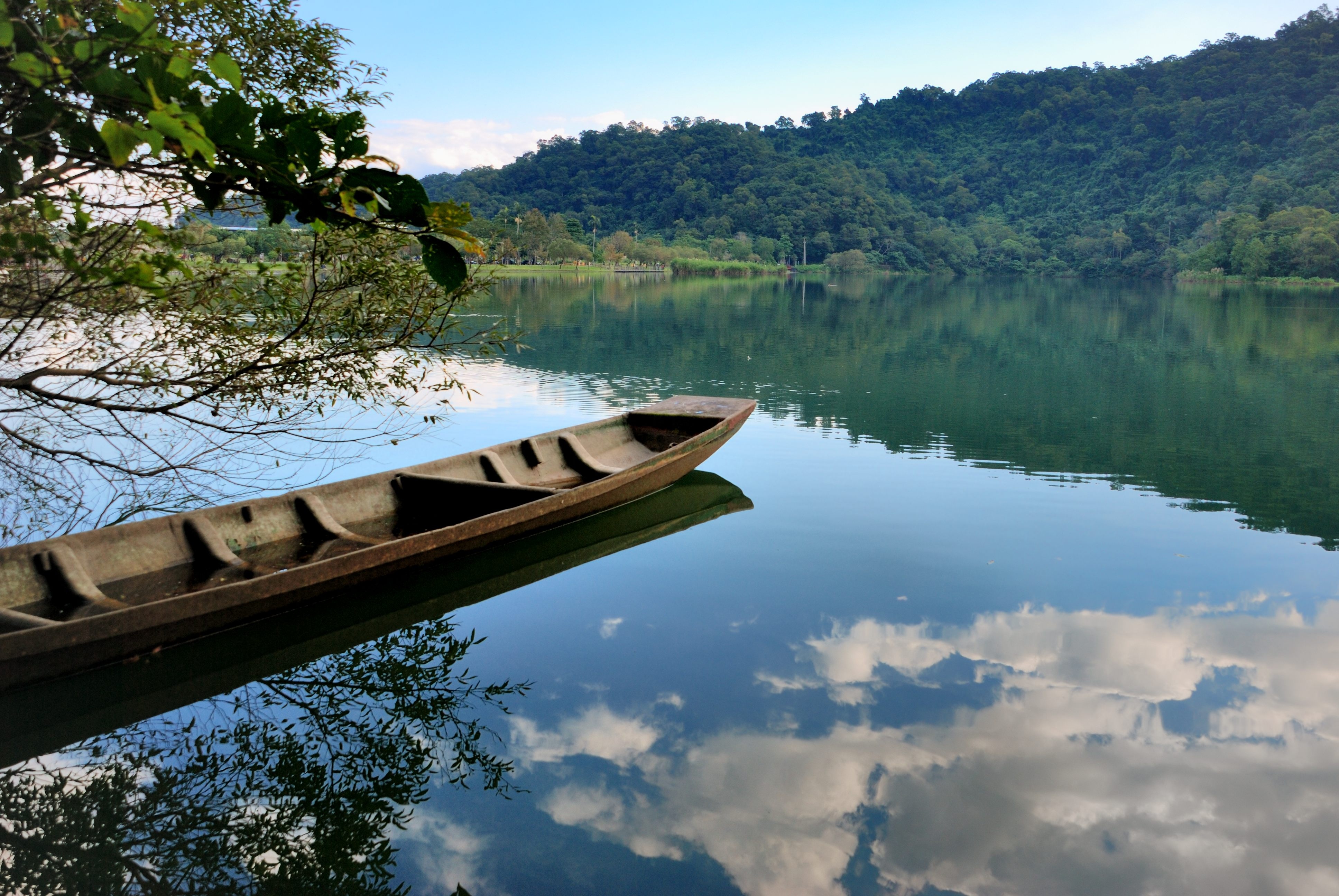 https://mdw-travel-data-us-east-1.s3.amazonaws.com/img/country/Taiwan/Meihua-Lake/img_01.jpg