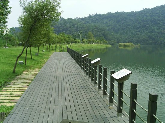 https://mdw-travel-data-us-east-1.s3.amazonaws.com/img/country/Taiwan/Meihua-Lake/img_02.jpg