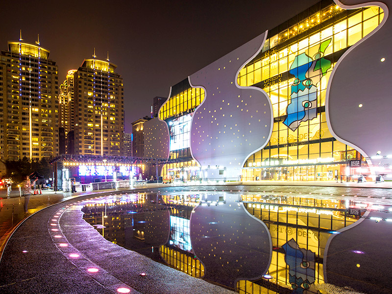 https://mdw-travel-data-us-east-1.s3.amazonaws.com/img/country/Taiwan/National-Taichung-Theater/img_03.jpg