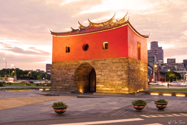 https://mdw-travel-data-us-east-1.s3.amazonaws.com/img/country/Taiwan/North-Gate/img_00.jpg