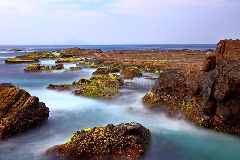 https://mdw-travel-data-us-east-1.s3.amazonaws.com/img/country/Taiwan/Northeast-Coast-National-Scenic-Area/img_02.jpg