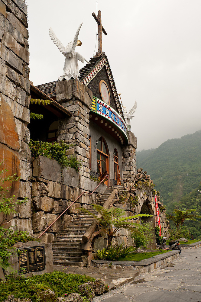 https://mdw-travel-data-us-east-1.s3.amazonaws.com/img/country/Taiwan/Sandimen-Scenic-Area/img_01.jpg