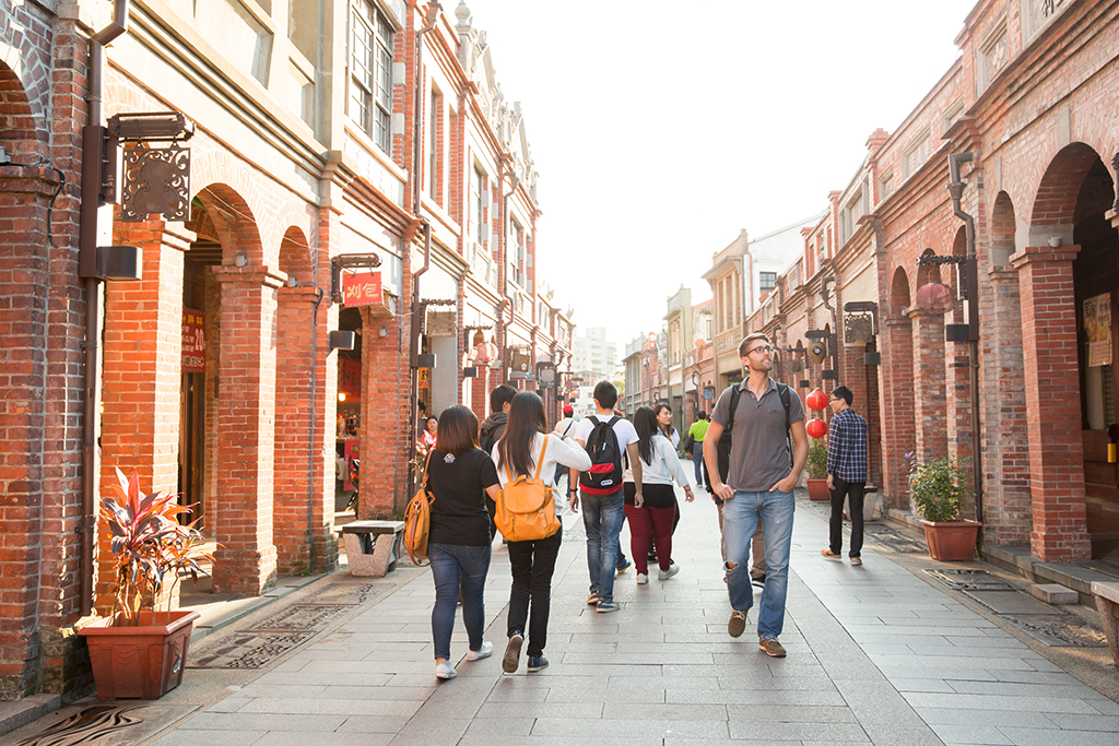https://mdw-travel-data-us-east-1.s3.amazonaws.com/img/country/Taiwan/Sanxia-Old-Street/img_01.jpg