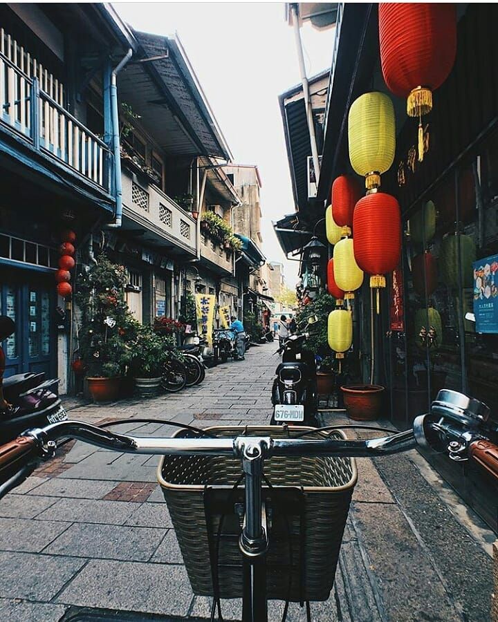 https://mdw-travel-data-us-east-1.s3.amazonaws.com/img/country/Taiwan/Shennong-Street/img_03.jpg