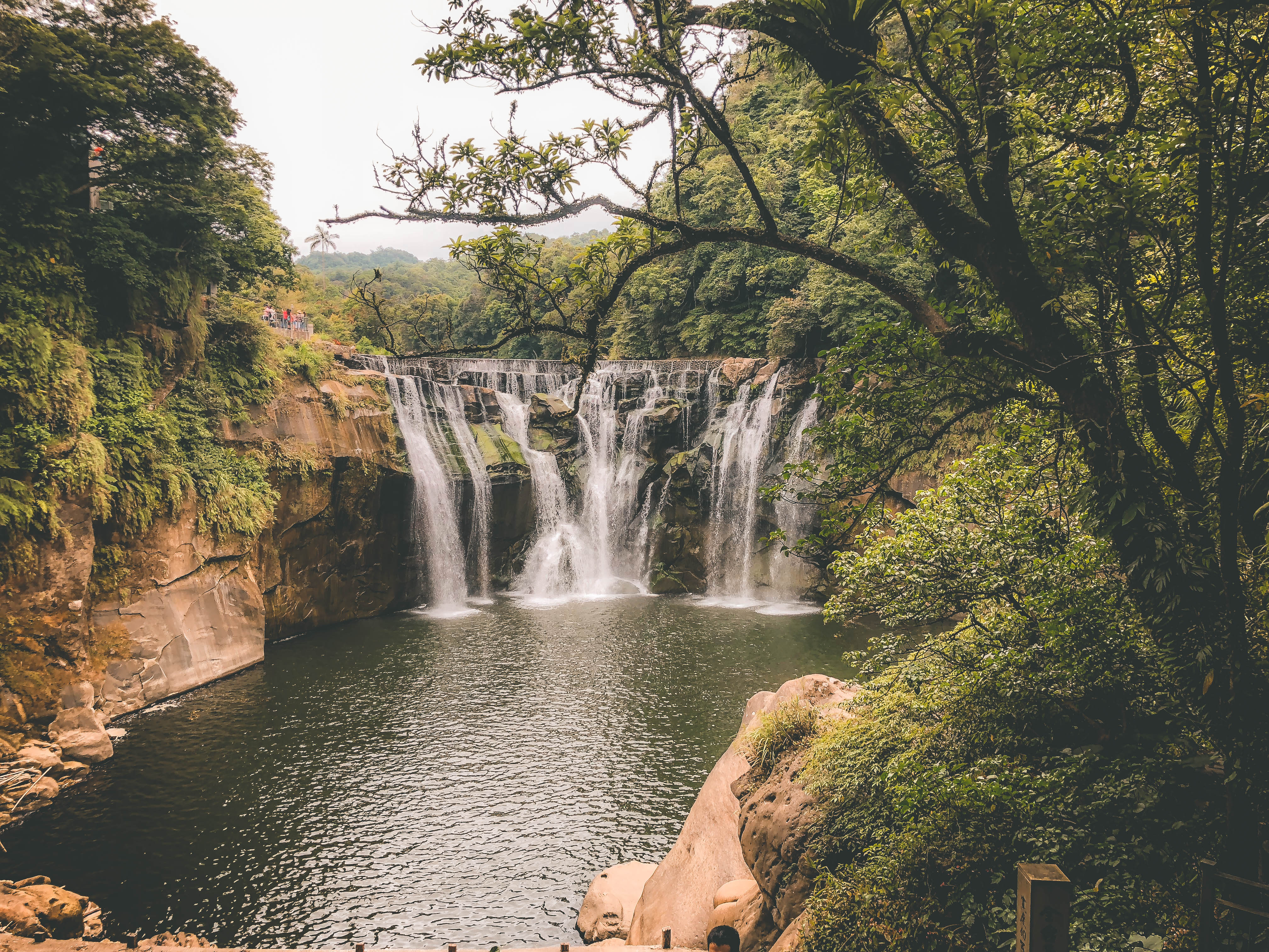 https://mdw-travel-data-us-east-1.s3.amazonaws.com/img/country/Taiwan/Shifen-Waterfall/img_00.jpg