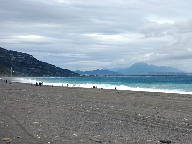 https://mdw-travel-data-us-east-1.s3.amazonaws.com/img/country/Taiwan/Taimali-Black-Sand-Beach/img_03.jpg