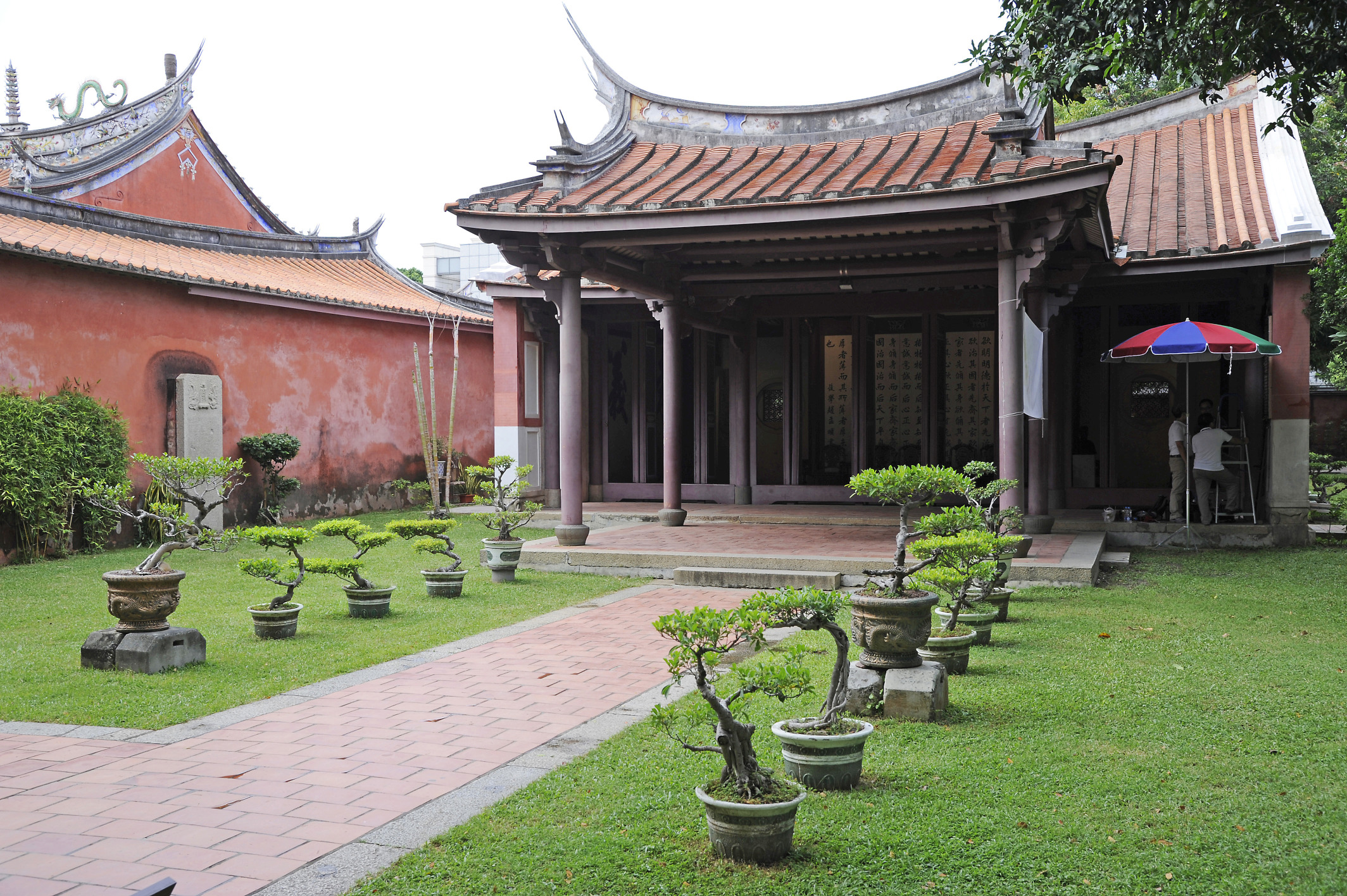 https://mdw-travel-data-us-east-1.s3.amazonaws.com/img/country/Taiwan/Tainan-Confucius-Temple/img_00.jpg