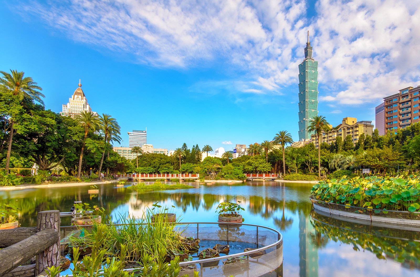 https://mdw-travel-data-us-east-1.s3.amazonaws.com/img/country/Taiwan/Taipei-101/img_01.jpg