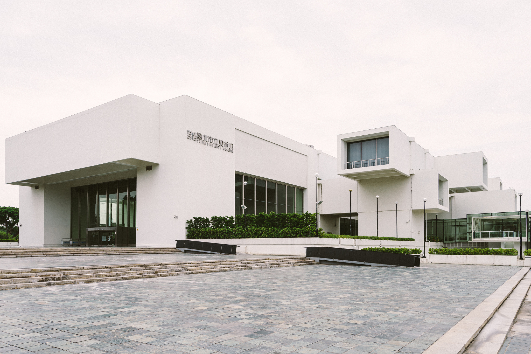 https://mdw-travel-data-us-east-1.s3.amazonaws.com/img/country/Taiwan/Taipei-Fine-Arts-Museum/img_02.jpg