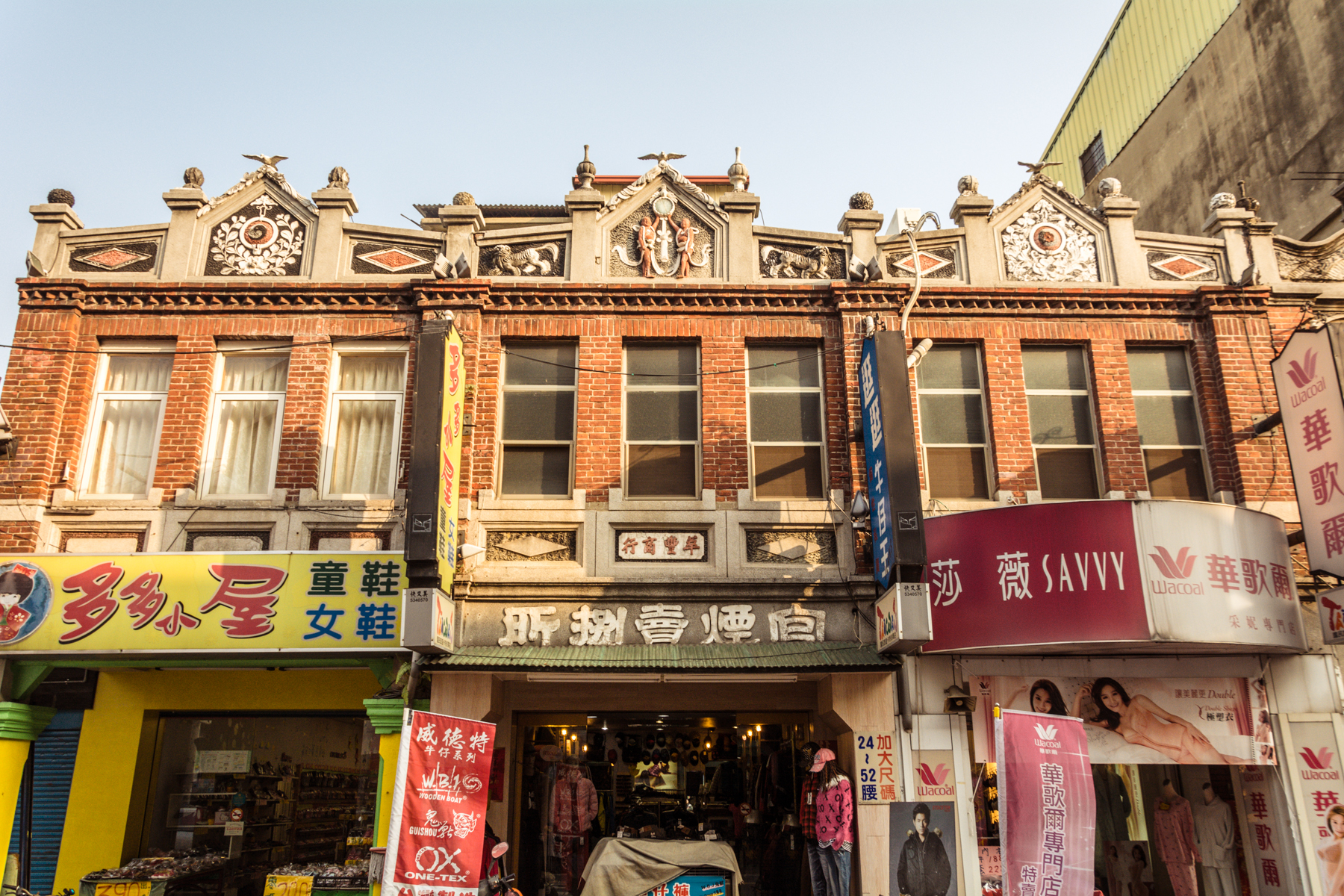 https://mdw-travel-data-us-east-1.s3.amazonaws.com/img/country/Taiwan/Taiping-Old-Street/img_02.jpg