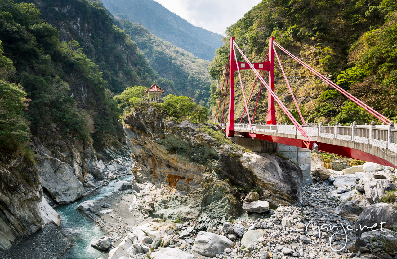 https://mdw-travel-data-us-east-1.s3.amazonaws.com/img/country/Taiwan/Taroko-National-Park/img_01.jpg