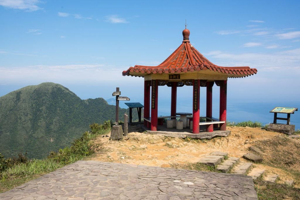 https://mdw-travel-data-us-east-1.s3.amazonaws.com/img/country/Taiwan/Teapot-Mountain/img_00.jpg