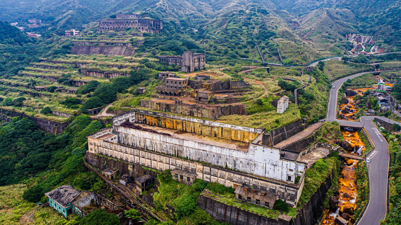 https://mdw-travel-data-us-east-1.s3.amazonaws.com/img/country/Taiwan/The-Remains-of-the-13-Levels/img_00.jpg