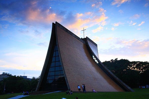 https://mdw-travel-data-us-east-1.s3.amazonaws.com/img/country/Taiwan/Tunghai-University-Luce-Memorial-Chapel/img_02.jpg