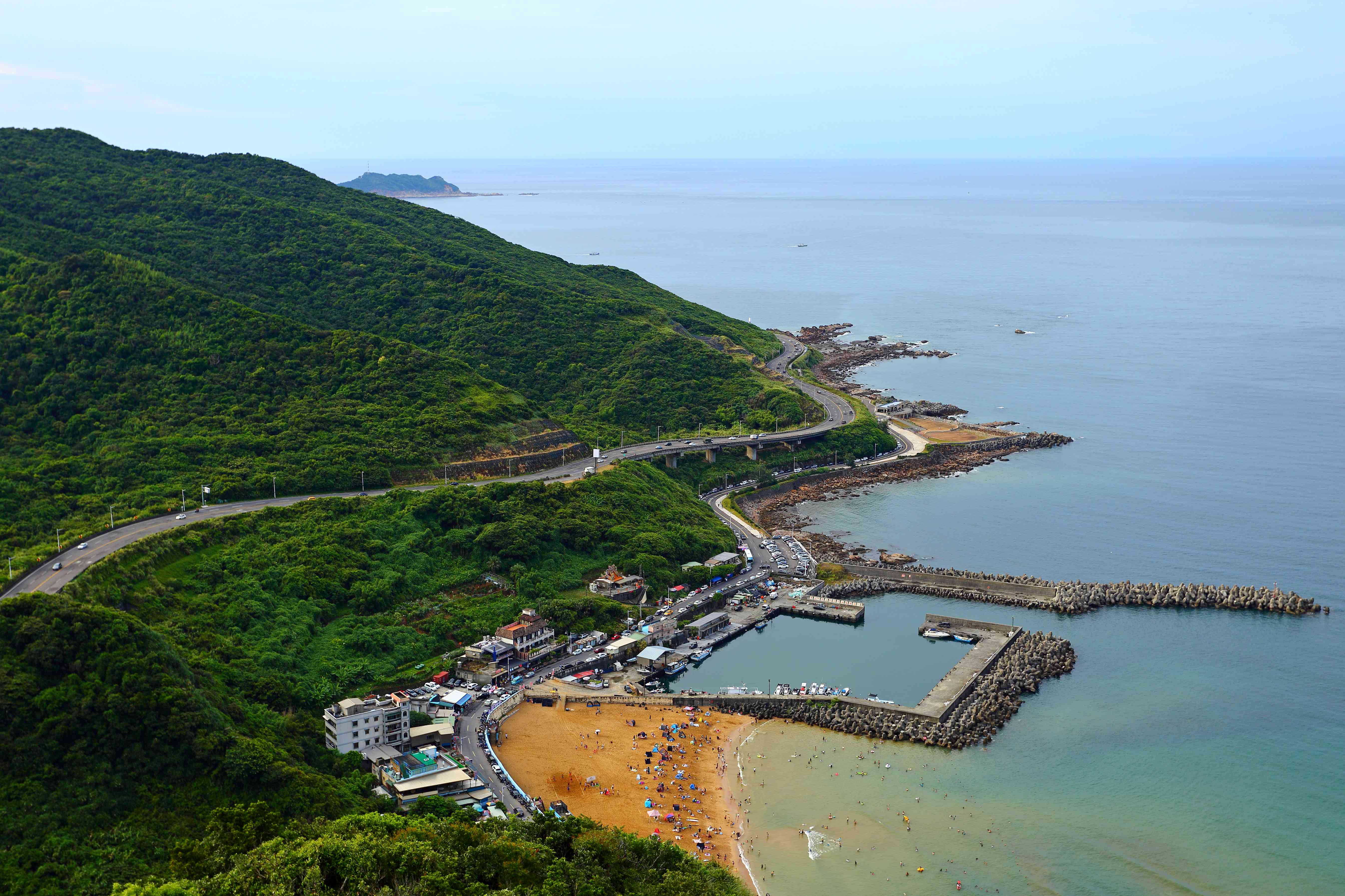 https://mdw-travel-data-us-east-1.s3.amazonaws.com/img/country/Taiwan/Waimushan-Seaside-Park/img_03.jpg