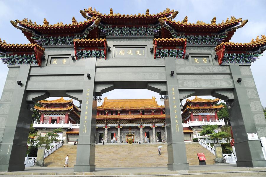 https://mdw-travel-data-us-east-1.s3.amazonaws.com/img/country/Taiwan/Wen-Wu-Temple/img_00.jpg