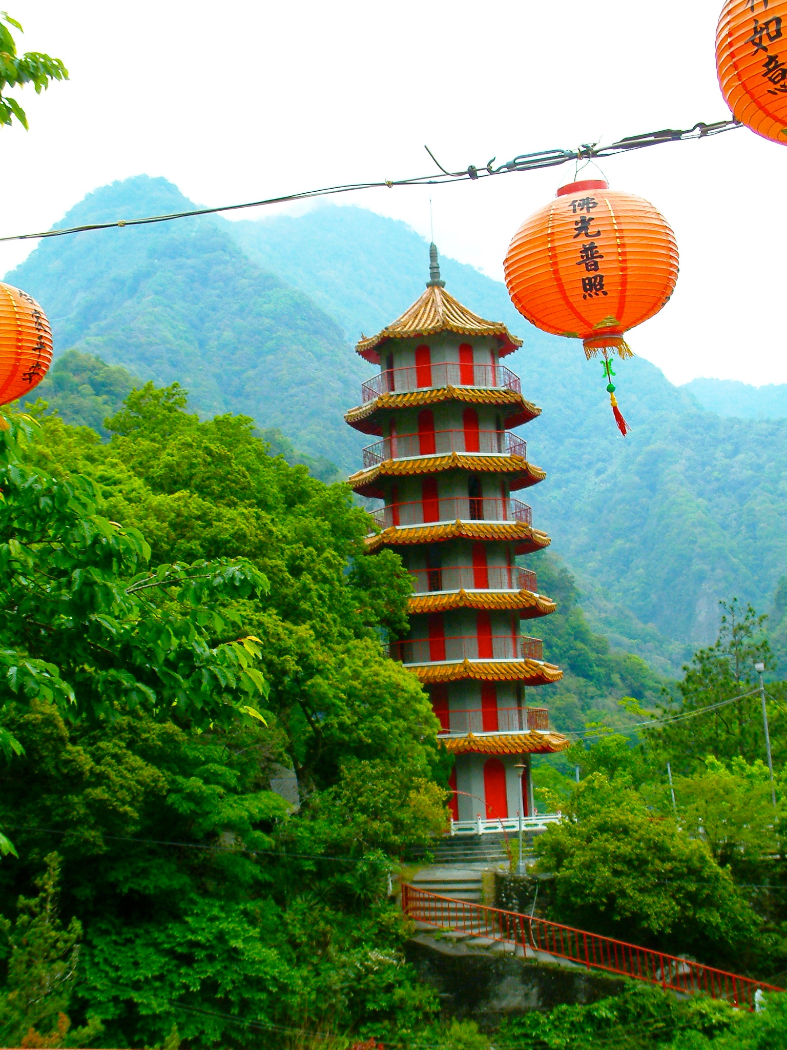 https://mdw-travel-data-us-east-1.s3.amazonaws.com/img/country/Taiwan/Wentai-Pagoda/img_03.jpg