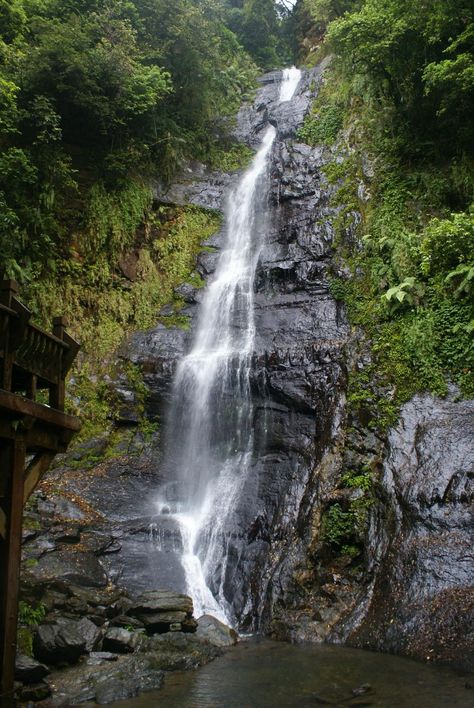 https://mdw-travel-data-us-east-1.s3.amazonaws.com/img/country/Taiwan/Wufengchi-Waterfall/img_00.jpg