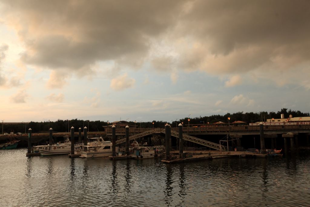 https://mdw-travel-data-us-east-1.s3.amazonaws.com/img/country/Taiwan/Wuqi-Fishermans-Wharf/img_03.jpg