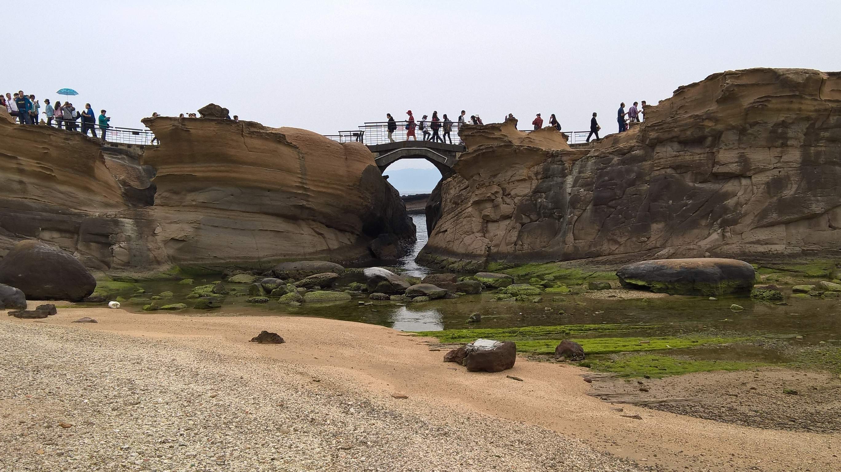 https://mdw-travel-data-us-east-1.s3.amazonaws.com/img/country/Taiwan/Yehliu-Geopark/img_03.jpg