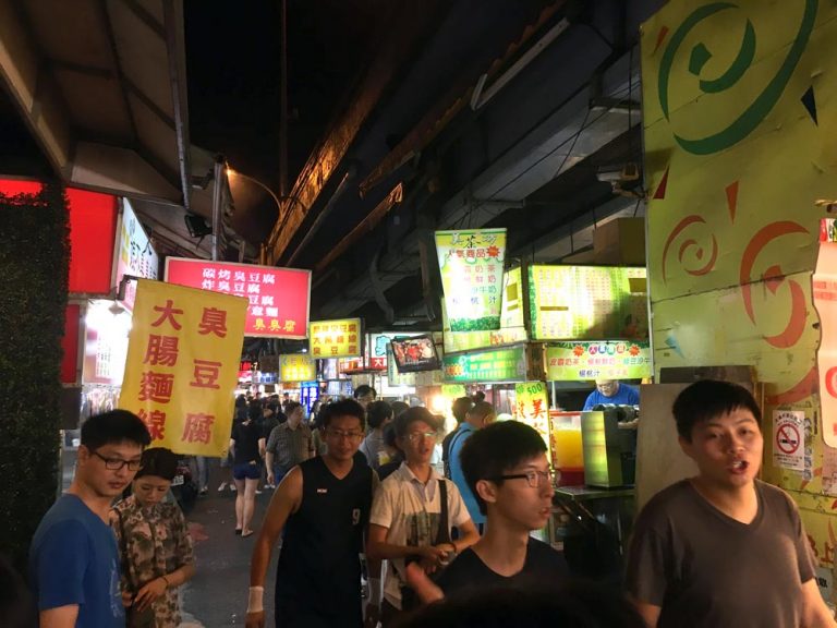 https://mdw-travel-data-us-east-1.s3.amazonaws.com/img/country/Taiwan/Yilan-Dongmen-Night-Market/img_02.jpg