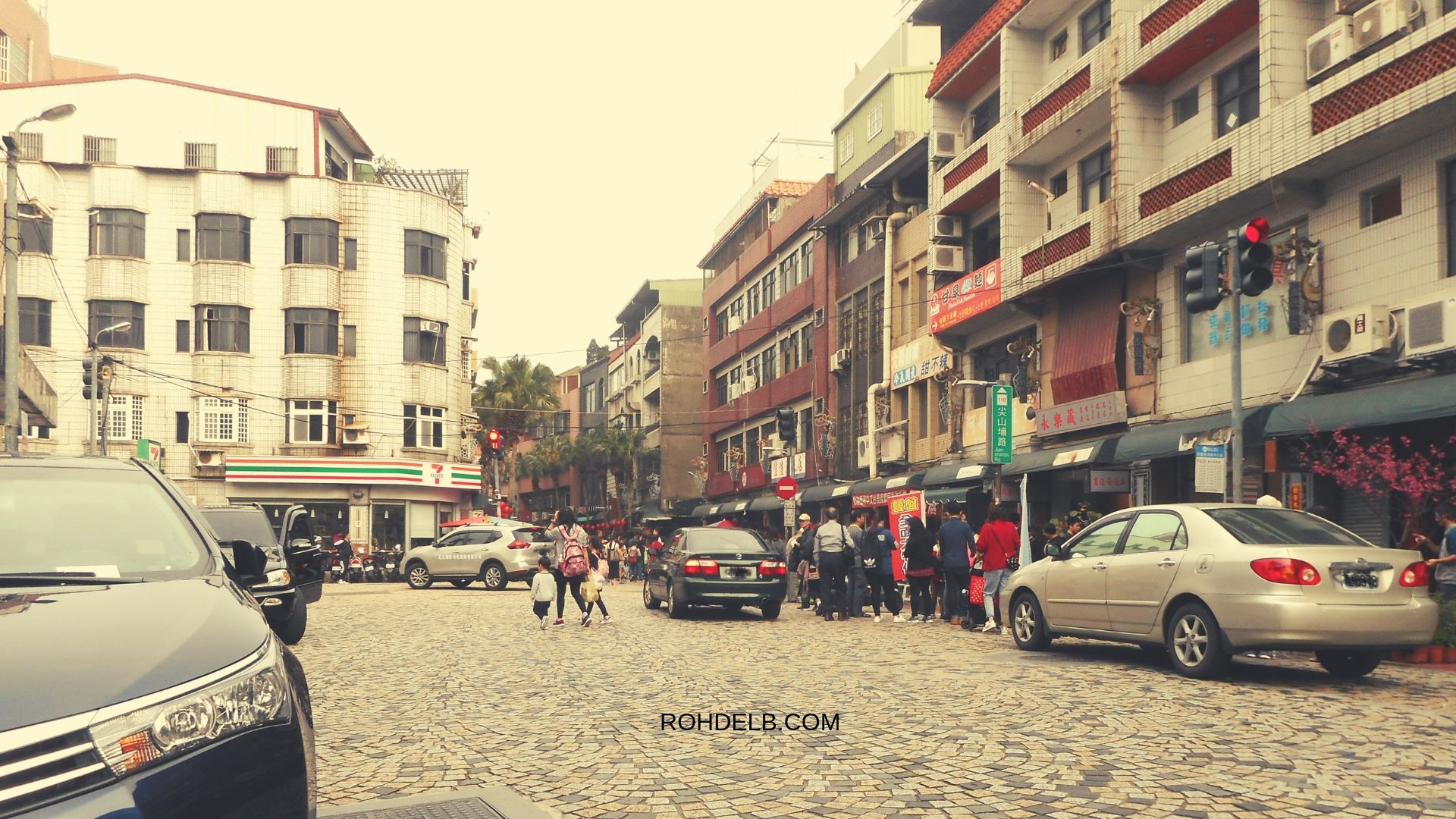 https://mdw-travel-data-us-east-1.s3.amazonaws.com/img/country/Taiwan/Yingge-Rock/img_00.jpg