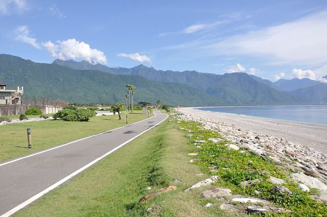https://mdw-travel-data-us-east-1.s3.amazonaws.com/img/country/Taiwan/Yingzhuan-Road-Bicycle-Path/img_02.jpg