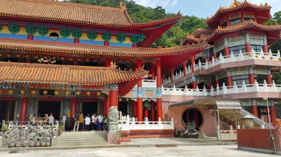 https://mdw-travel-data-us-east-1.s3.amazonaws.com/img/country/Taiwan/Yuqing-Temple/img_01.jpg