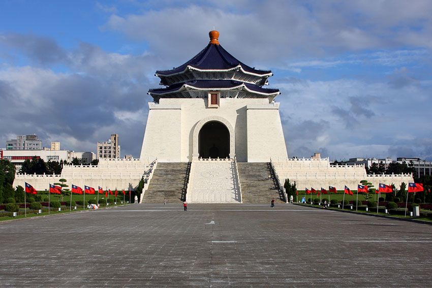https://mdw-travel-data-us-east-1.s3.amazonaws.com/img/country/Taiwan/Yuqing-Temple/img_03.jpg