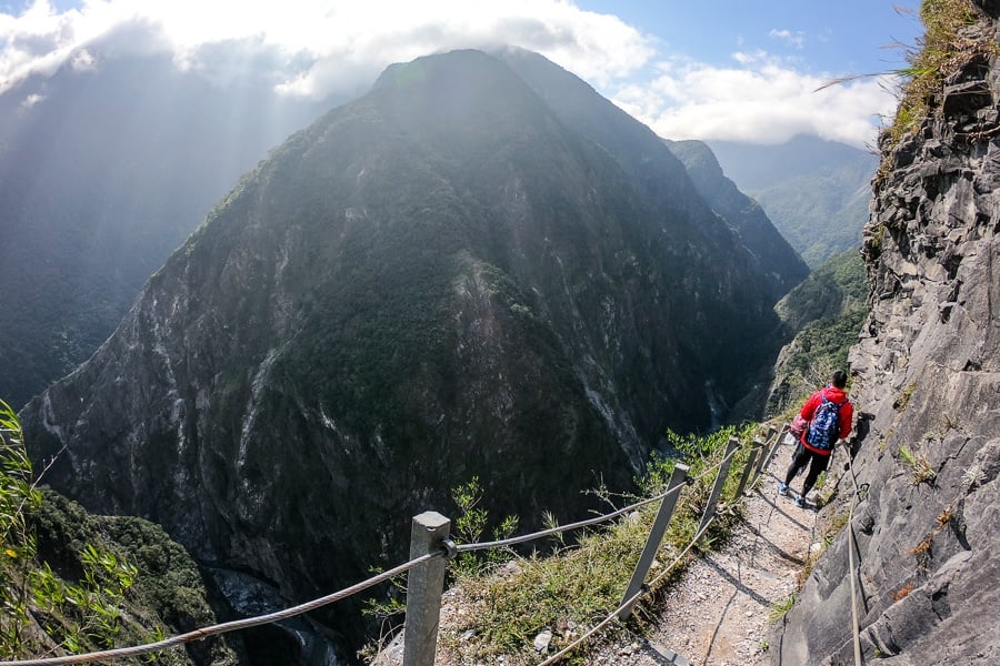 https://mdw-travel-data-us-east-1.s3.amazonaws.com/img/country/Taiwan/Zhuilu-Old-Trail/img_02.jpg