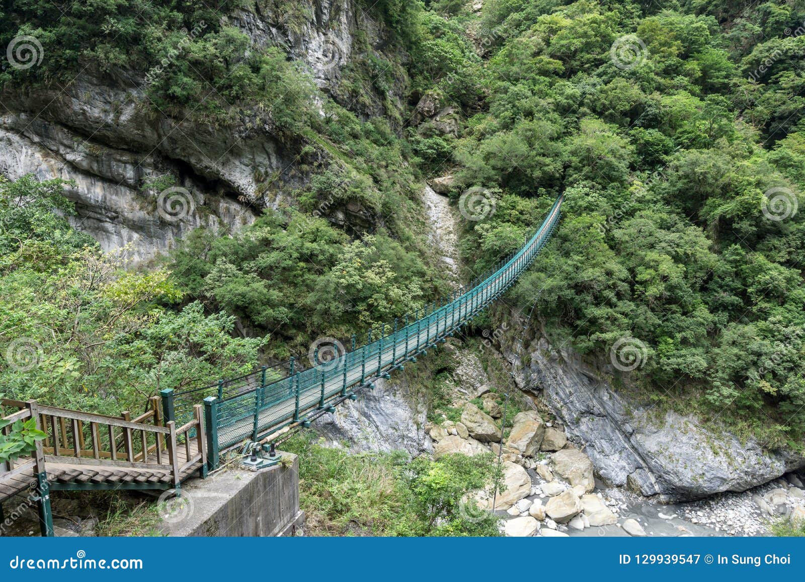 https://mdw-travel-data-us-east-1.s3.amazonaws.com/img/country/Taiwan/Zhuilu-Suspension-Bridge/img_02.jpg