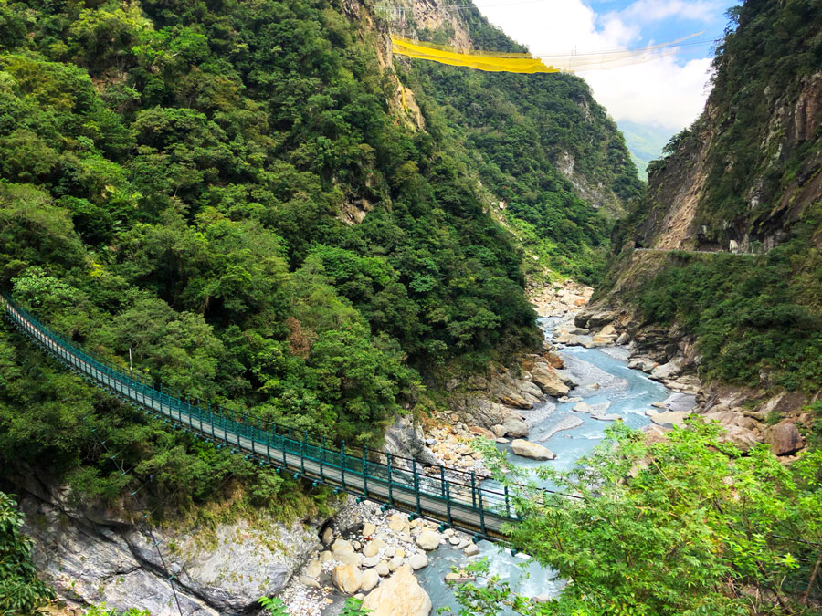 https://mdw-travel-data-us-east-1.s3.amazonaws.com/img/country/Taiwan/Zhuilu-Suspension-Bridge/img_03.jpg
