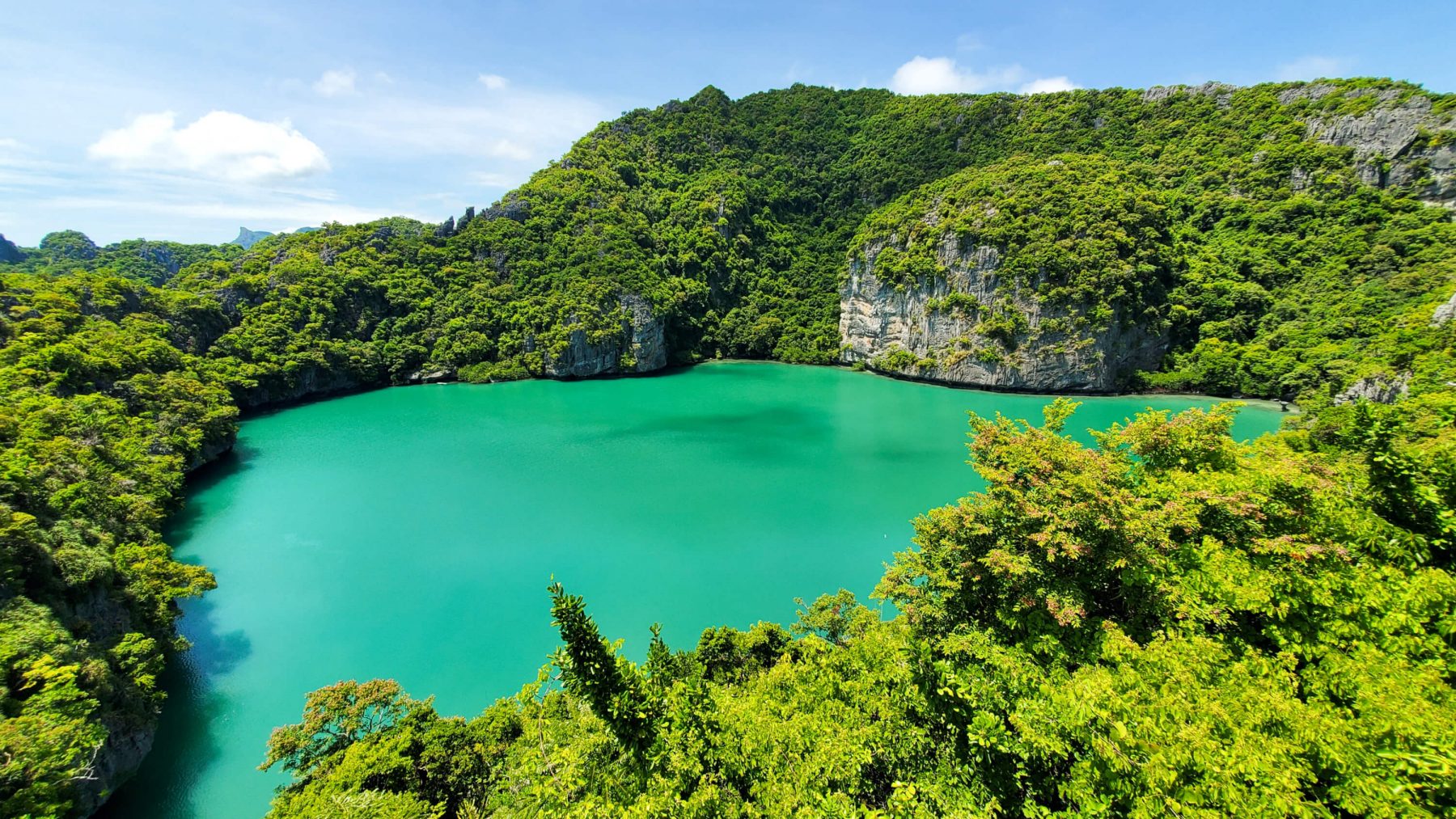 https://mdw-travel-data-us-east-1.s3.amazonaws.com/img/country/Thailand/Ang-Thong-Marine-National-Park/img_02.jpg