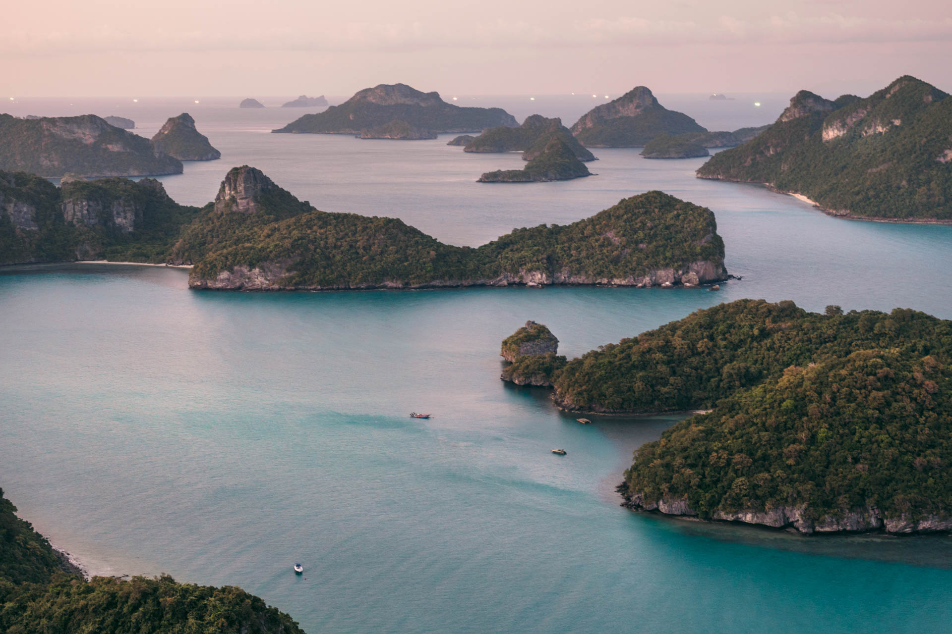 https://mdw-travel-data-us-east-1.s3.amazonaws.com/img/country/Thailand/Ang-Thong/img_01.jpg