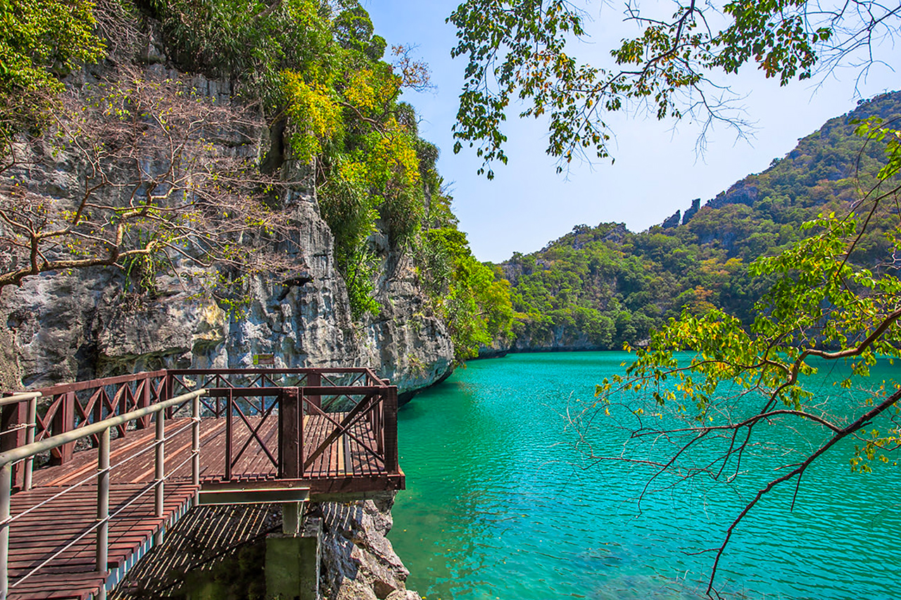 https://mdw-travel-data-us-east-1.s3.amazonaws.com/img/country/Thailand/Angthong-National-Marine-Park/img_01.jpg