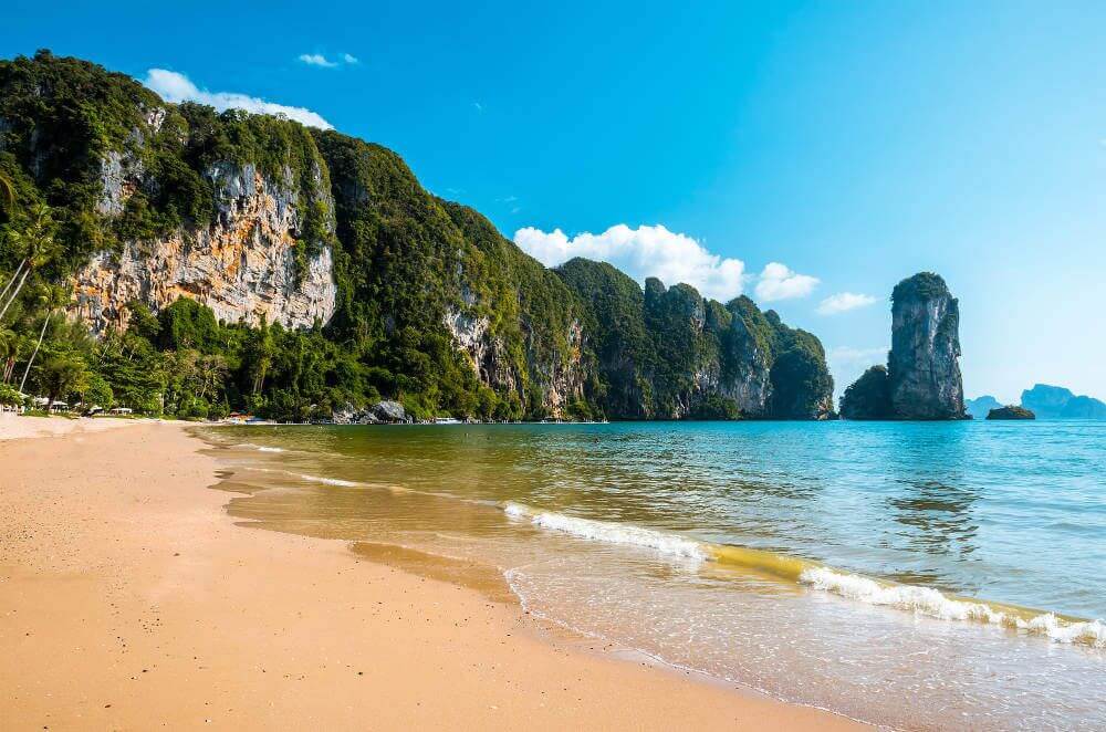 https://mdw-travel-data-us-east-1.s3.amazonaws.com/img/country/Thailand/Ao-Nang-Beach/img_00.jpg