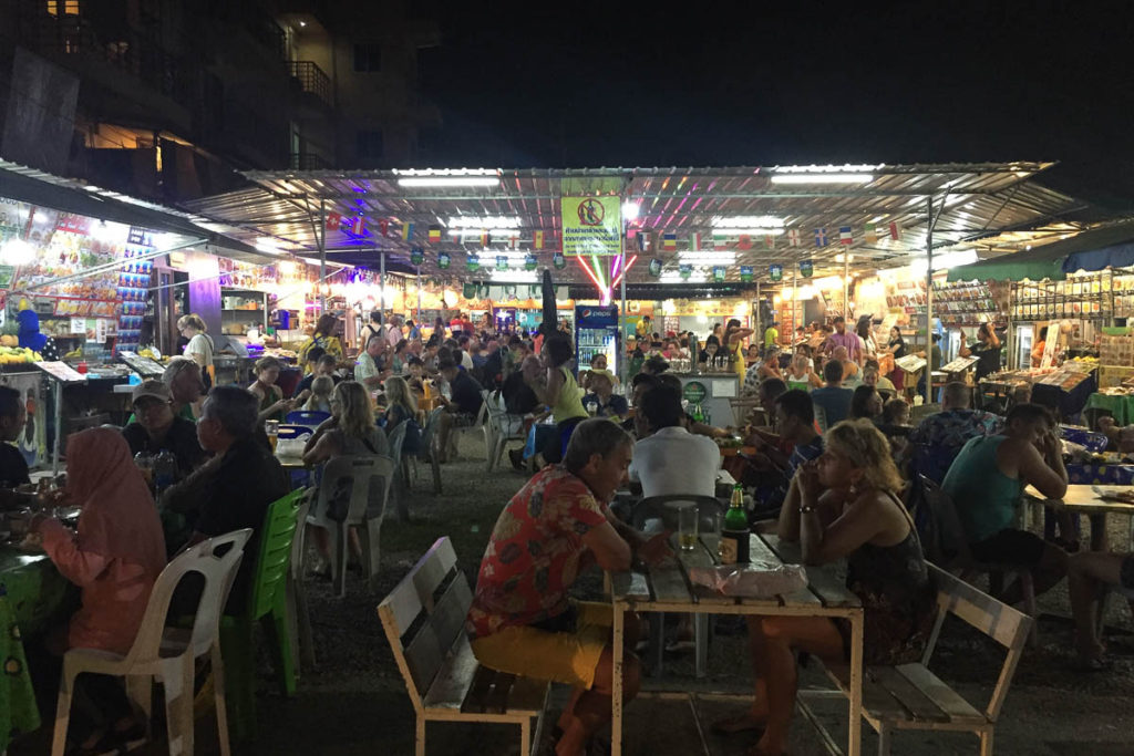 https://mdw-travel-data-us-east-1.s3.amazonaws.com/img/country/Thailand/Ao-Nang-Night-Market/img_01.jpg