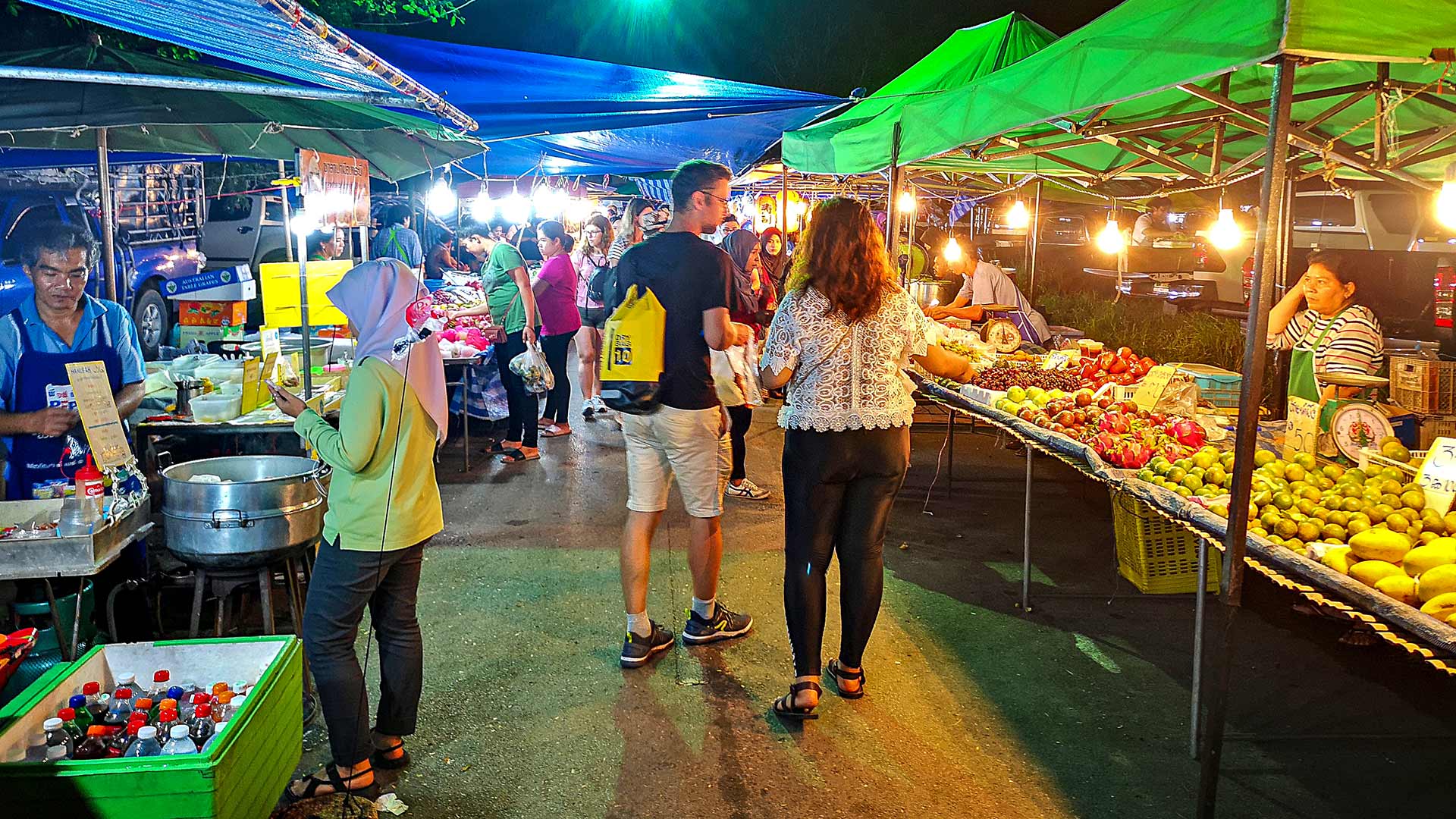 https://mdw-travel-data-us-east-1.s3.amazonaws.com/img/country/Thailand/Ao-Nang-Night-Market/img_02.jpg