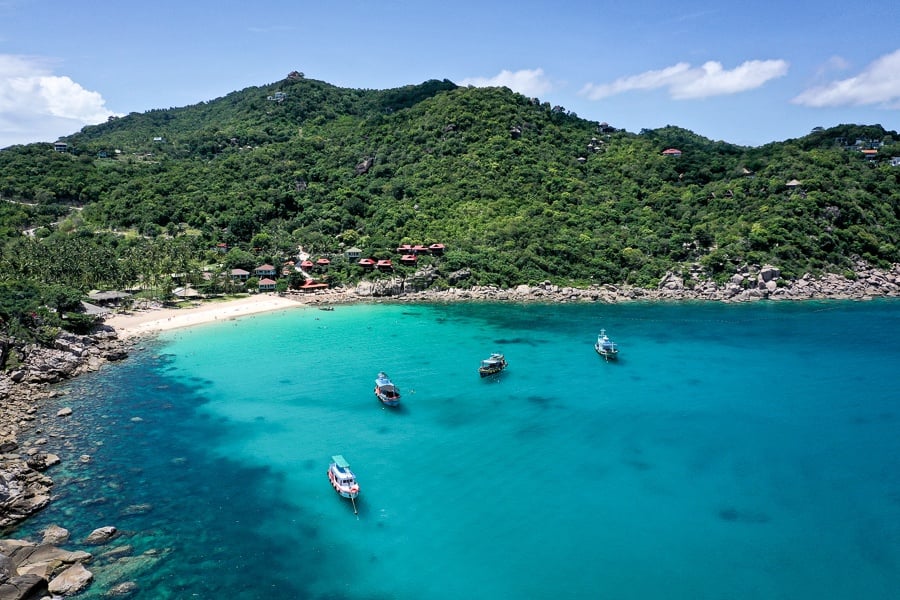 https://mdw-travel-data-us-east-1.s3.amazonaws.com/img/country/Thailand/Aow-Leuk-Beach/img_00.jpg