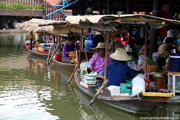 https://mdw-travel-data-us-east-1.s3.amazonaws.com/img/country/Thailand/Ayothaya-Floating-Market/img_03.jpg